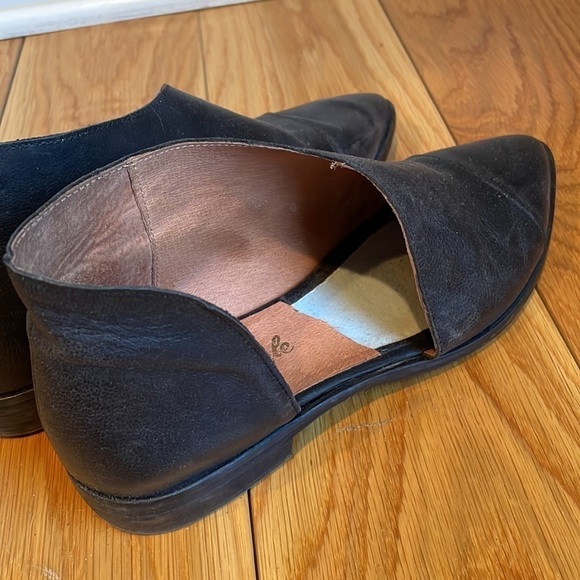 Free People | Flat Royale Black Slip Ons Size 37.5 Flaw - Picture 3 of 5